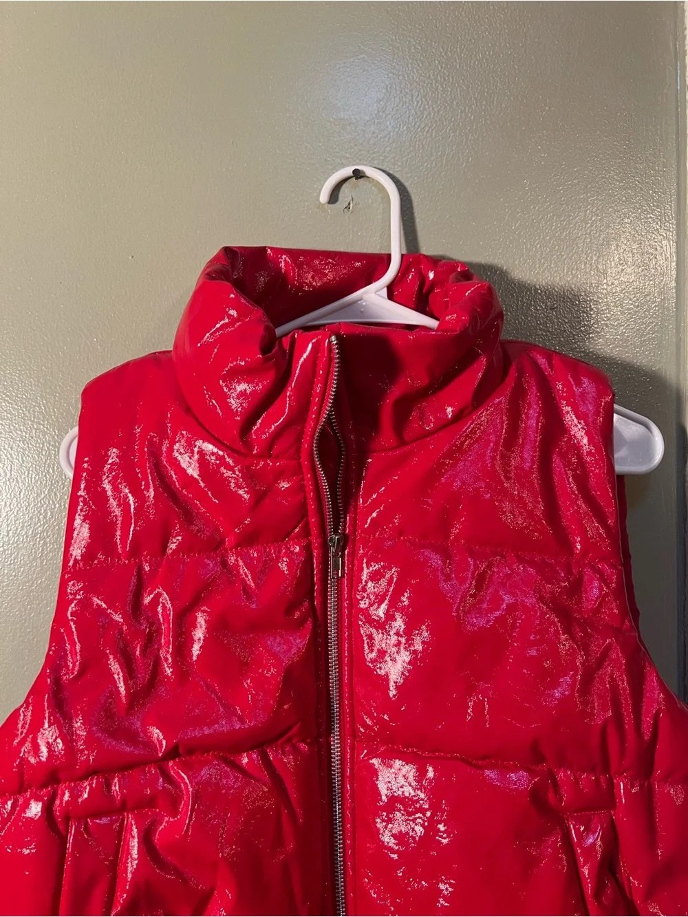 Ambiance Outerwear Women’s Size Large Puffer Vest Patent Bright Red Polyurethane